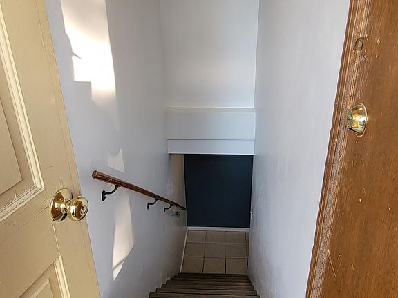 Entry/Stairs