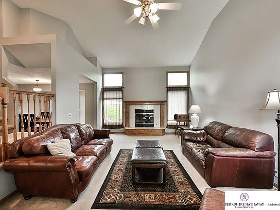 3rd image of 306 Harbor Cir