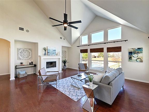 4th image of 345 Aspen Dr