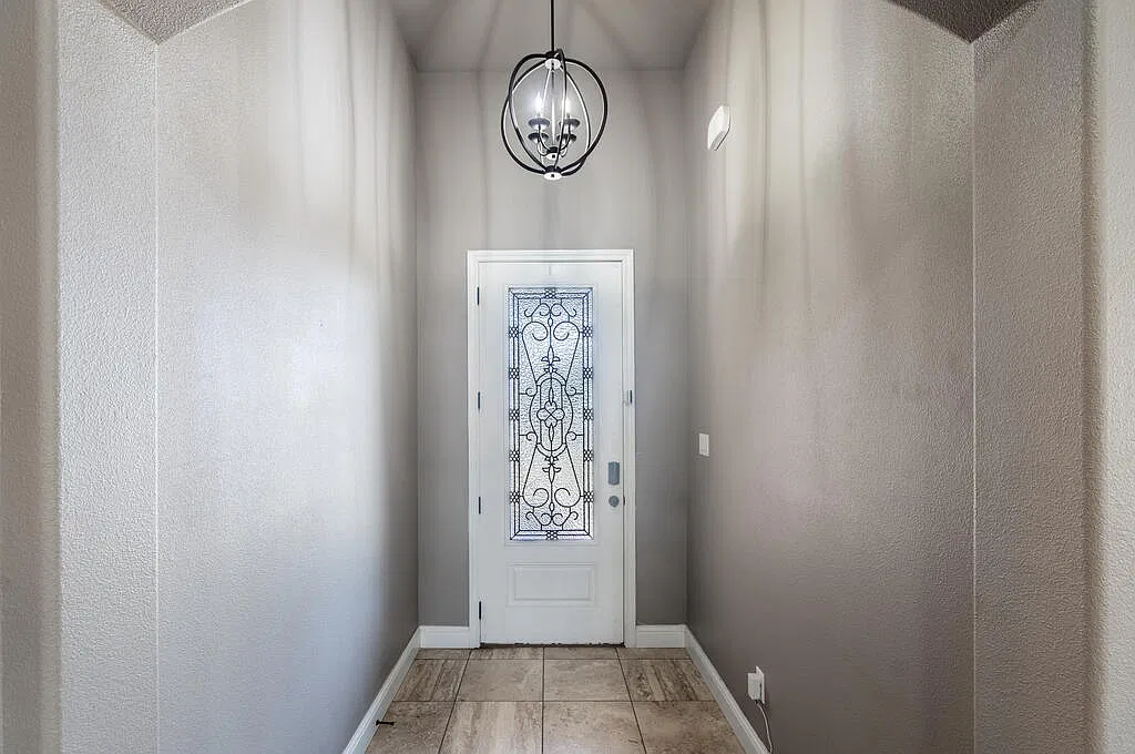3 bed, 2.0 bath, 2193 sqft, $3,000 — Photo 3