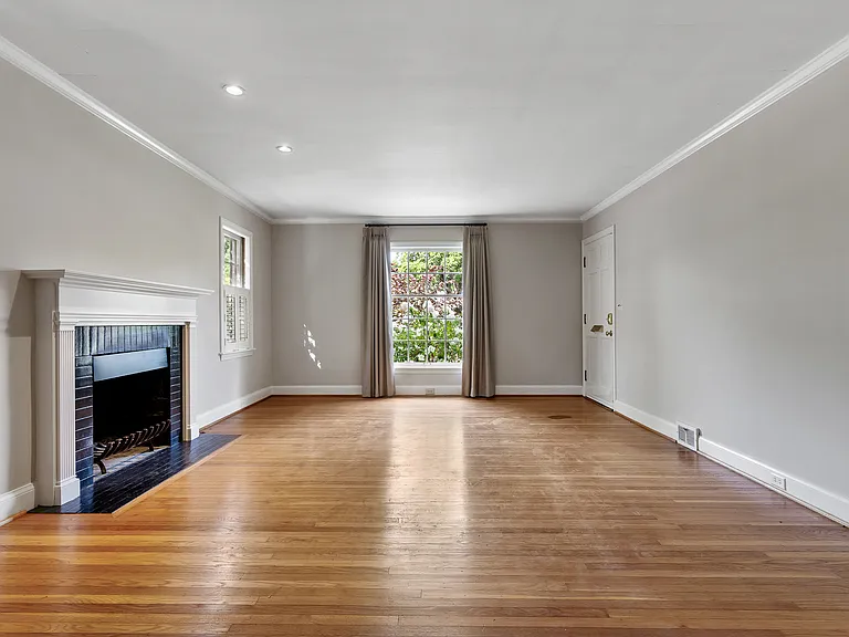 404 Lotis Way — Photo 7