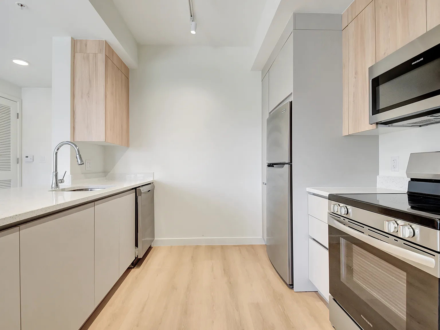 1 bed, 780 sqft, $2,072 — Photo 4