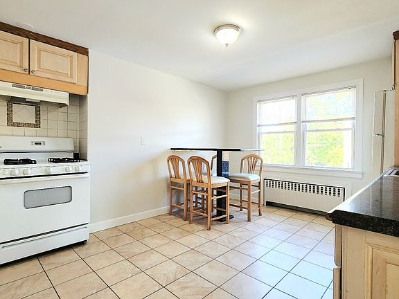 Large Eat -in Kitchen