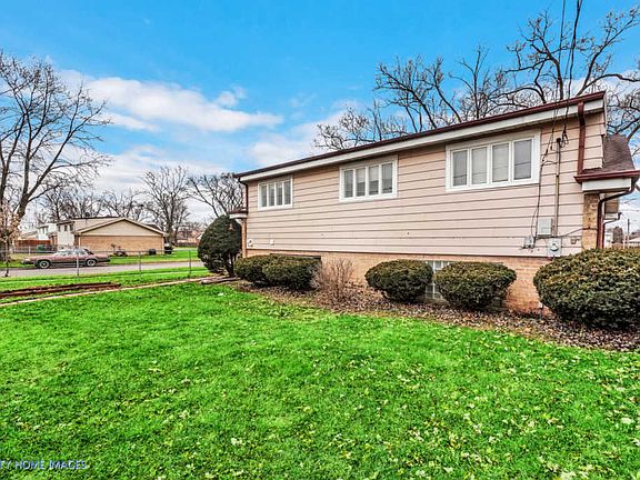 4th image of 17365 Oconto Ave