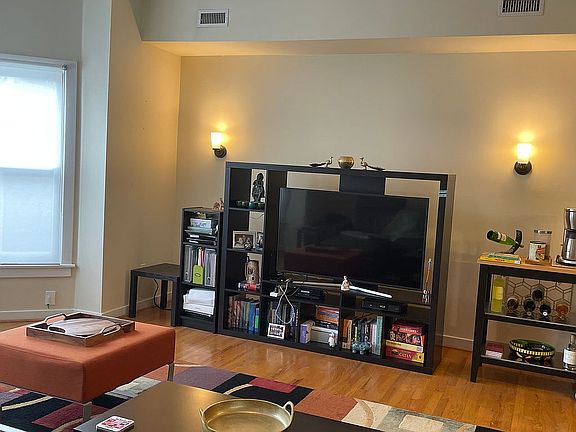 3rd image of 637 Bainbridge St #3