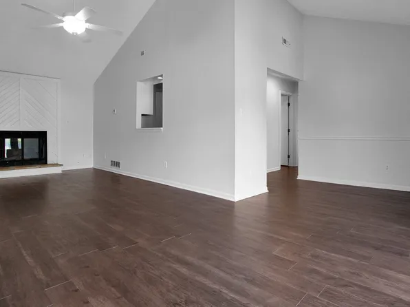 3323 Kristin Ct, Columbus, OH 43231