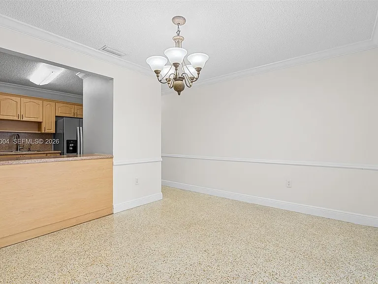 1333 W 37th St — Photo 15