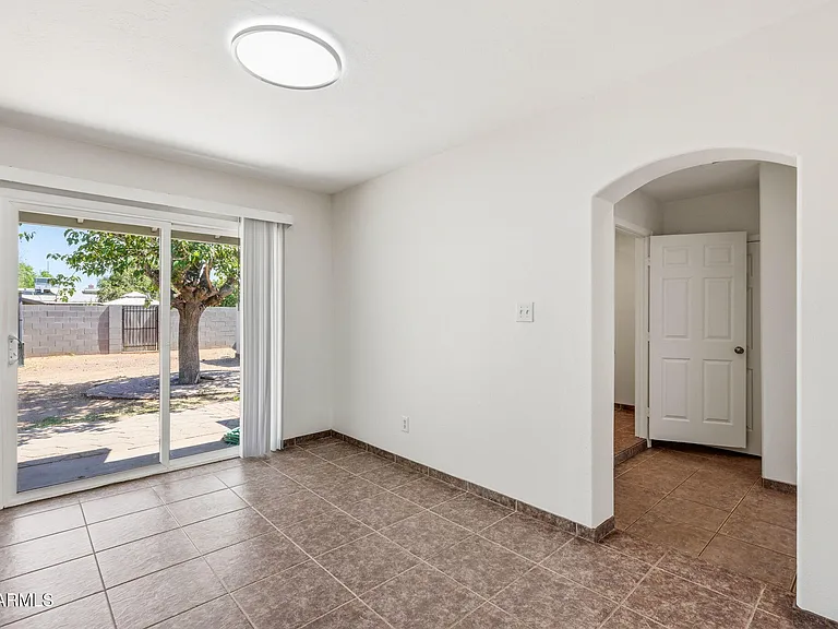 250 E Park Ave — Photo 6