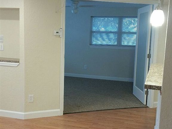 209 E Ridgewood Apartment pic A