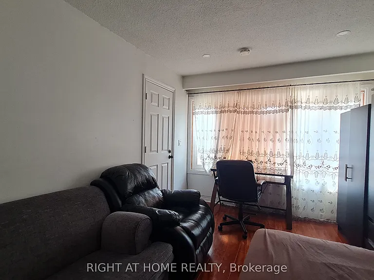 55 Littleleaf Dr #B — Photo 3