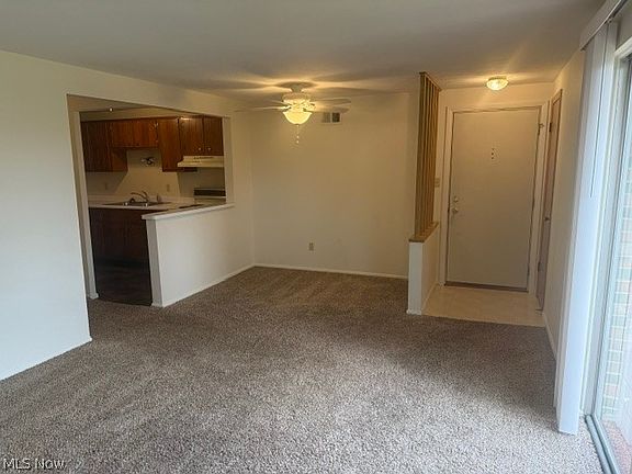 5th image of 10004 Darrow Rd