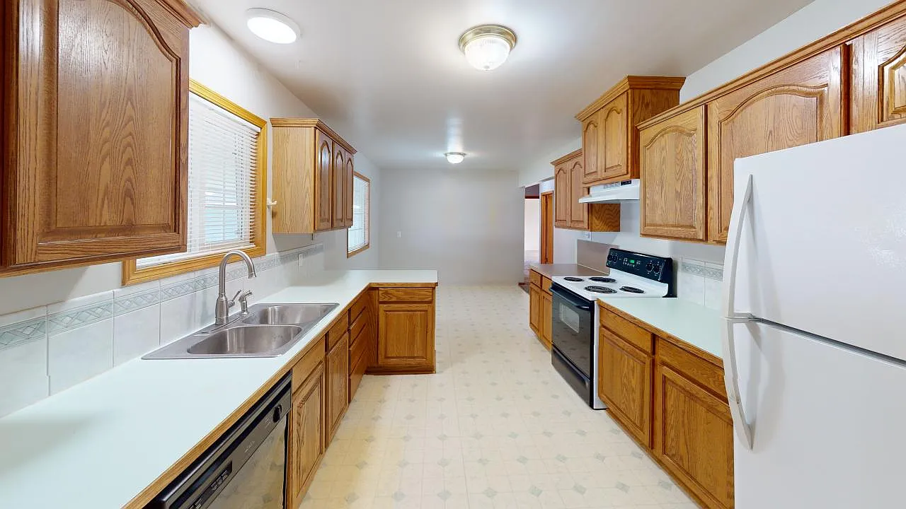 3 bed, 1428 sqft, $1,795 — Photo 3