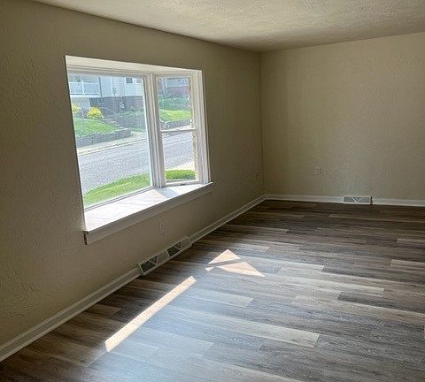 3rd image of 263 Saint Clair St