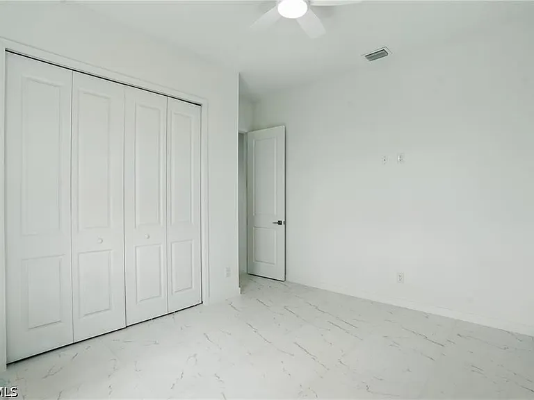 472 Rajah St — Photo 14