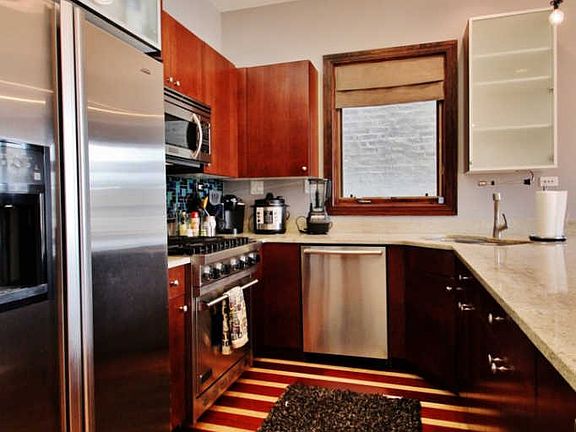 4th image of 2052 W North Ave APT 3e