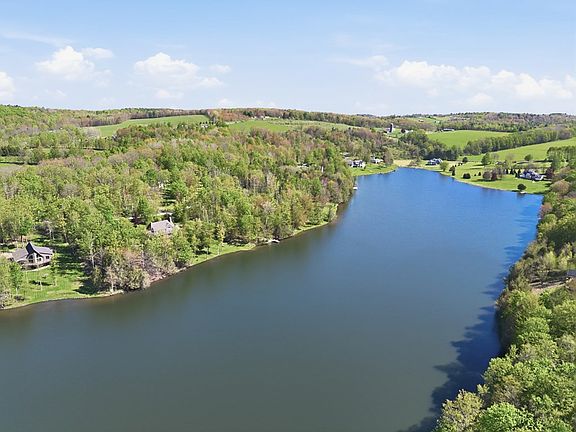 3rd image of 530 Lakeside Dr