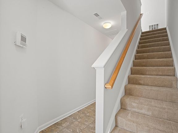 2nd image of 22941 Fontwell Sq