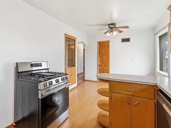 4th image of 4432 W Howard AVENUE