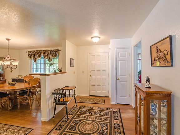 3276 Majestic Oak Circle-9