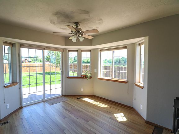 2nd image of 577 Ravenwood Dr
