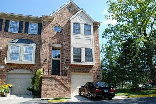 8000 Merry Oaks Ct