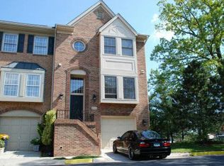 8000 Merry Oaks Ct, Vienna, VA 22182