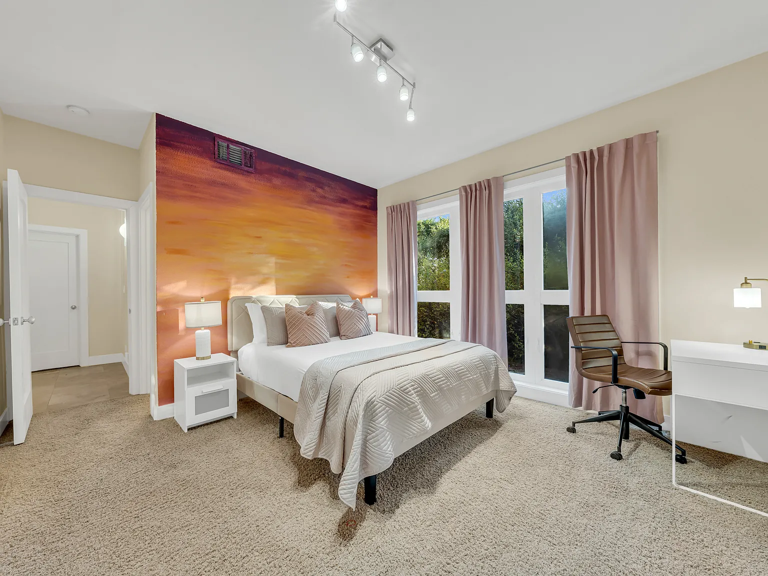 4 bed, 3195 sqft, $9,500 — Photo 3