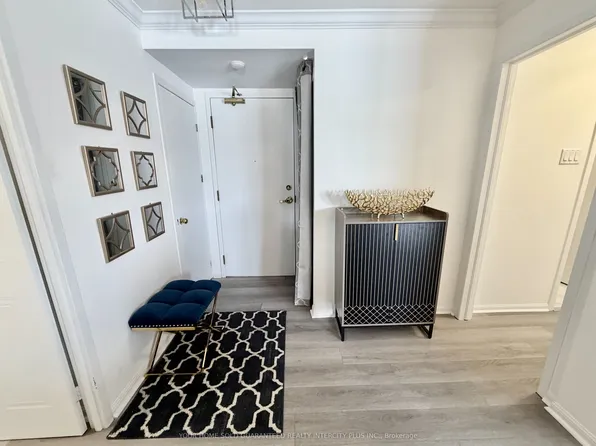 75 Ellen St Unit 704, Barrie, ON L4N 7R6