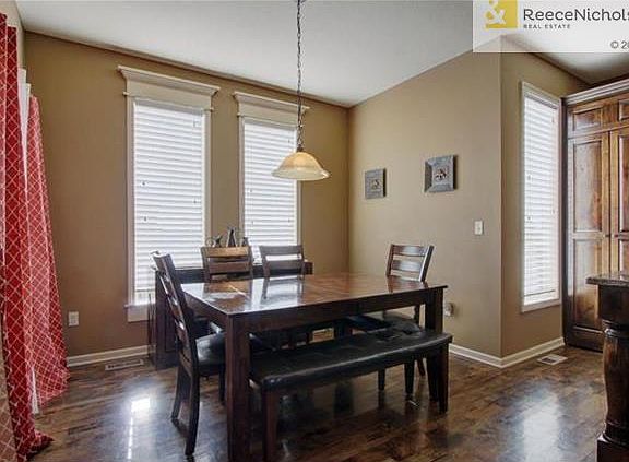 Breakfast area with lots of natural light!