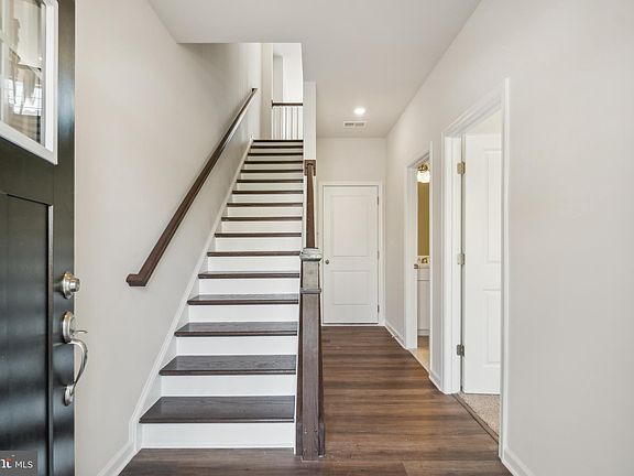 2nd image of 816 Sawback Sq NE