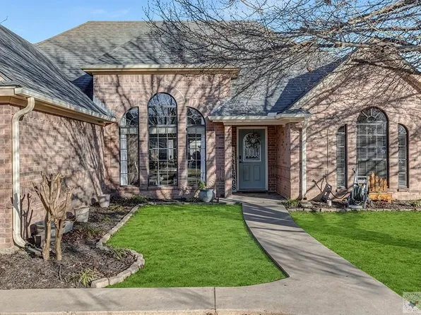 173 Corley Cir, Wake Village, TX 75501