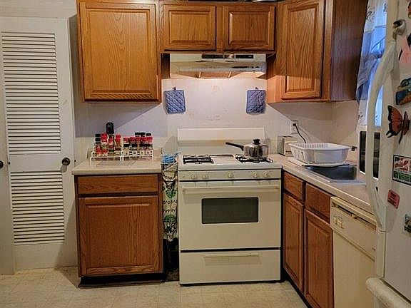 3rd image of 1108 Warfield Drive