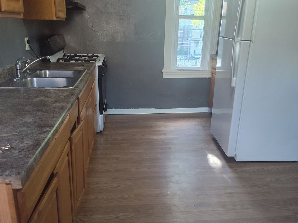 2nd image of 1006 E 21st St #2