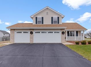835 Crestview Ct, Rockton, IL 61072