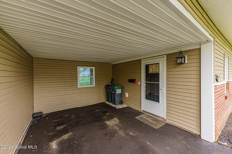 4th image of 1011 Rose Avenue