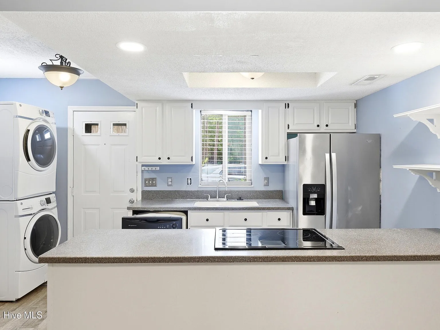 2 bed, 1.5 bath, 1224 sqft, $1,500 — Photo 3