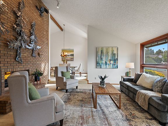 5th image of 2514 SE 151st Ave