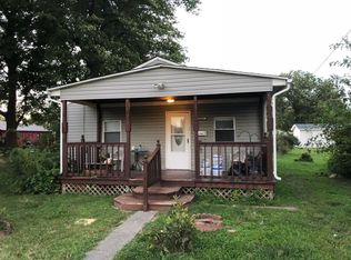 1313 W Maple St, Herrin, IL 62948