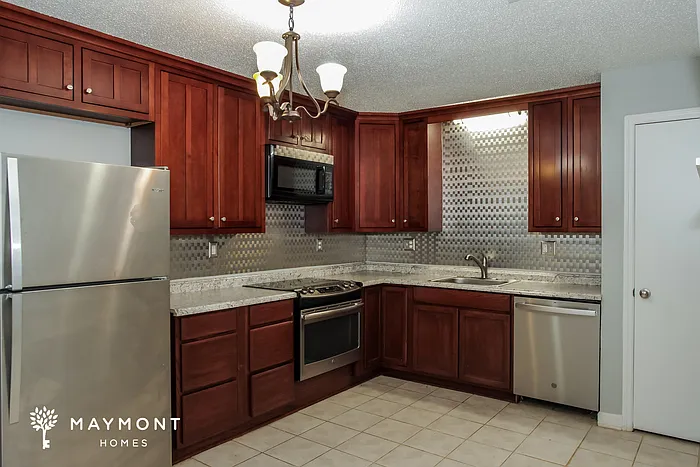 619 Larry Dr — Photo 7