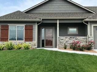 973 Cedar Brook Cir, Mulvane, KS 67110