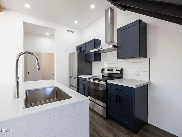 326 N 17th Dr — Photo 124