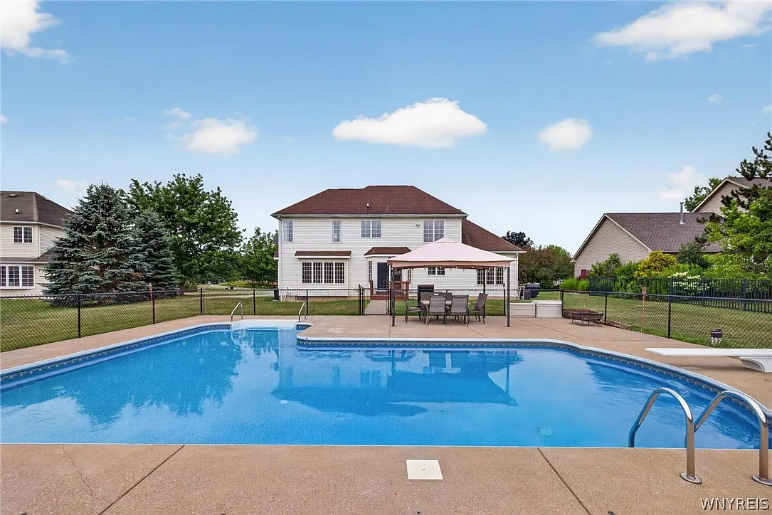 4 bed, 2.5 bath, 2721 sqft, $4,250 — Photo 3