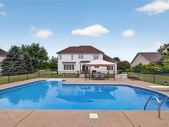 3rd image of 123 Ashwood Ln