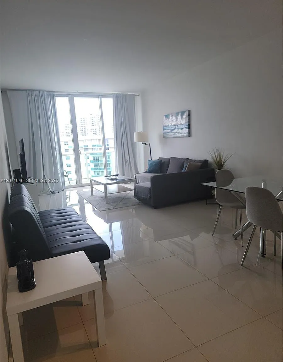 1 bed, 1.5 bath, 1005 sqft, $2,700 — Photo 2