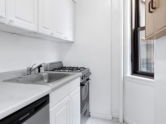 4th image of 431 W 54th St APT 4A