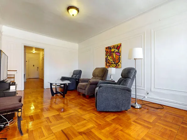 2081 Cruger Avenue image 7 of 11