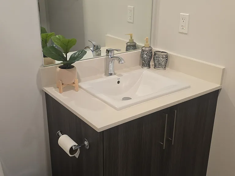 SW 98th Avenue Aparte 4 Bay — Photo 5