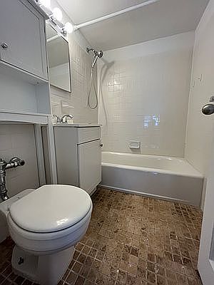 3rd image of 19 Hamilton Ter APT 2L