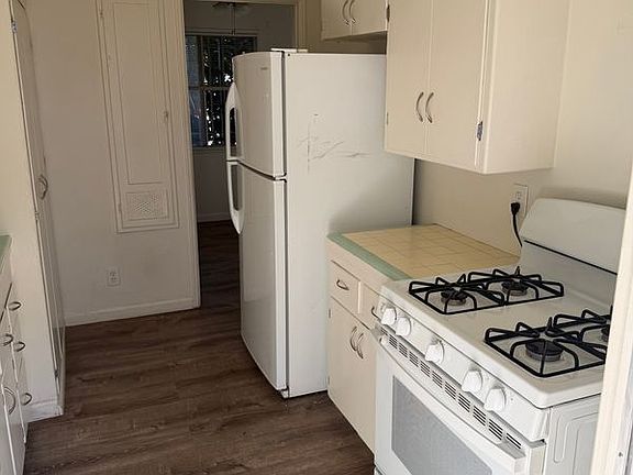 5th image of 3477 Carmona Ave