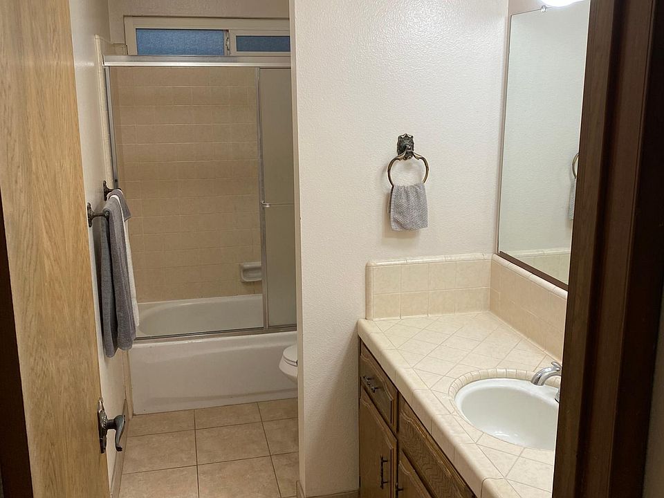 Main bath in hallway.